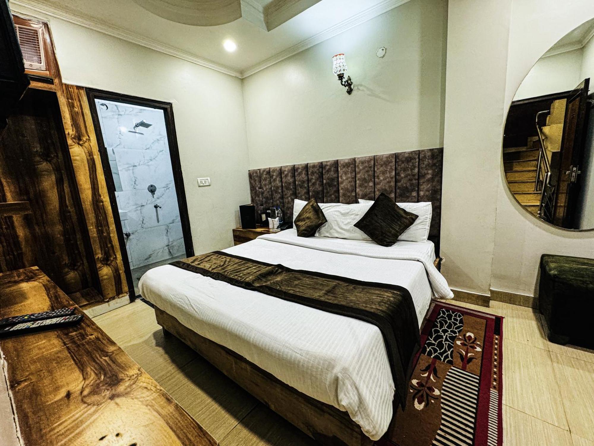 Hotel Nityaa Suites Nové Dillí Exteriér fotografie
